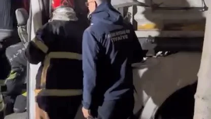 İşçileri taşıyan minibüs, TIR'a arkadan çarptı: 9 yaralı