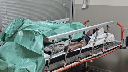 Isınmak için yaktığı ateş kıyafetlerini tutuşturdu, bacakları yandı