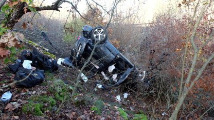 Kaçak göçmenleri taşıyan otomobil, devrildi: 8 yaralı