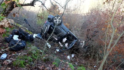 Kaçak göçmenleri taşıyan otomobil, devrildi: 8 yaralı