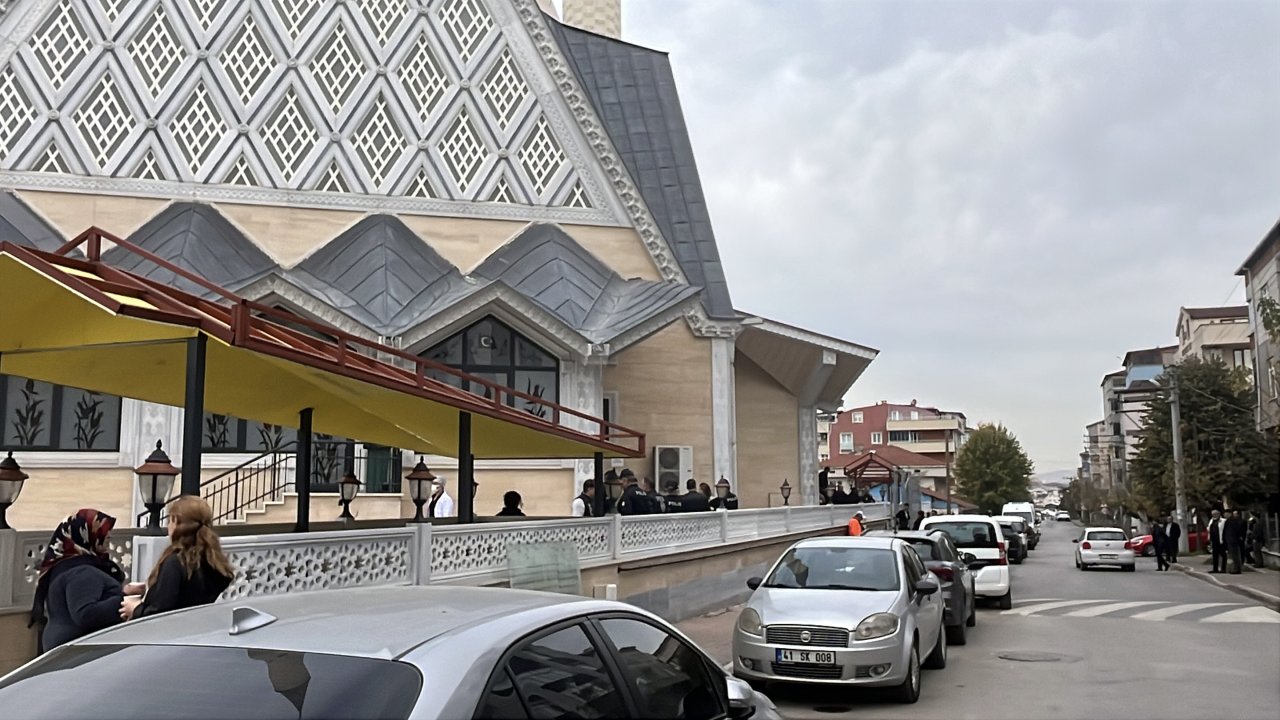 Kocaeli&#039;de camilerde Atatürk için mevlit okutuldu