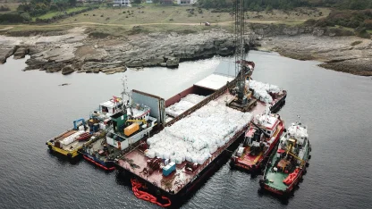 Kocaeli’de karaya oturan gemideki alçının tahliyesi için çalışma başlatıldı