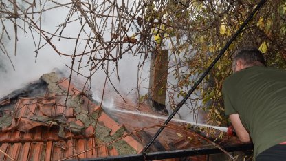 Lüleburgaz'da terk edilmiş evde çıkan yangın söndürüldü
