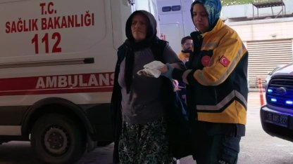 Merdaneli ütüye sıkışan elleri yandı