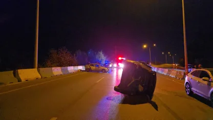 Mudanya'da kontrolden çıkan otomobil yan yattı: 1 yaralı