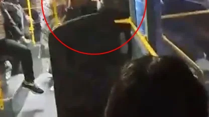 Otobüste, kadınların ‘yer kavgası’ kamerada