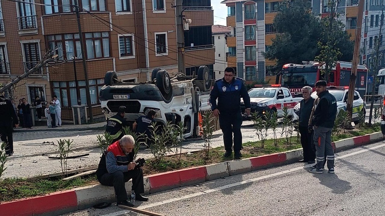 Otomobil ile çarpışan kamyonet takla attı: 2 yaralı