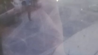 Otomobil, park halindeki 2 araç ile yayalara çarptı: 1 ölü, 3 yaralı