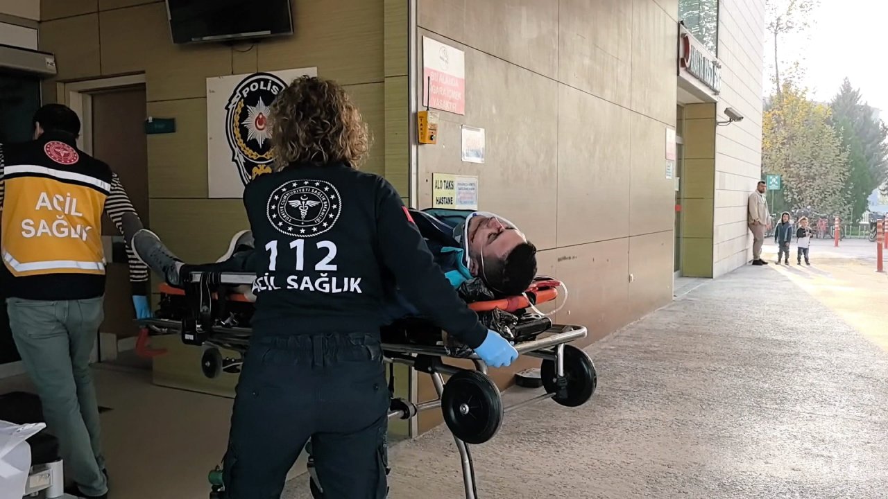 Otomobille çarpışan motosikletin sürücüsü ağır yaralandı