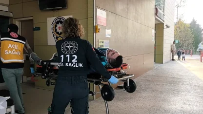 Otomobille çarpışan motosikletin sürücüsü ağır yaralandı