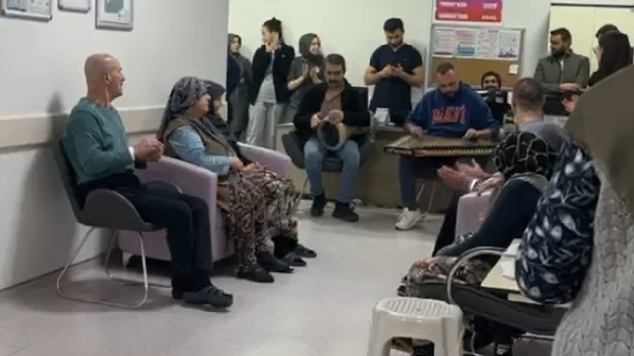 Palyatif servisteki hastalar, canlı müzikle moral buldu