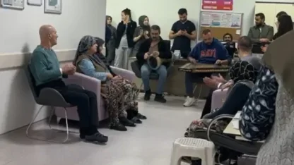 Palyatif servisteki hastalar, canlı müzikle moral buldu