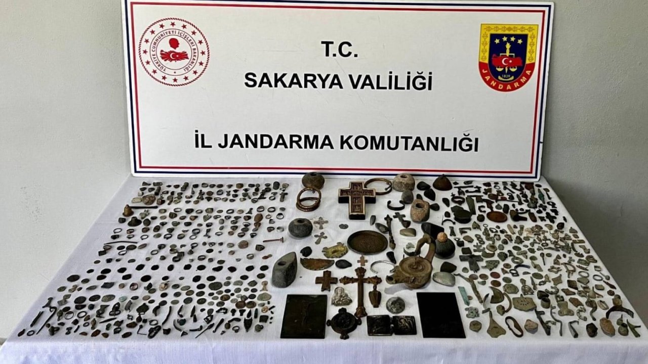 Sakarya'da 'Anadolu Mirası' operasyonu; 589 parça tarihi eser ele geçirildi