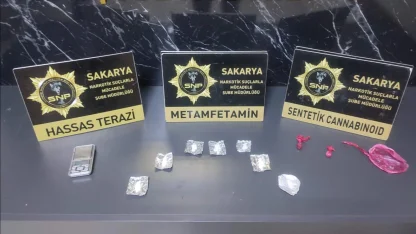 Sakarya'da uyuşturucuya 3 gözaltı