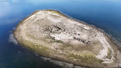 Sapanca Gölü'nde sular çekilince tarihi yapı daha görünür oldu