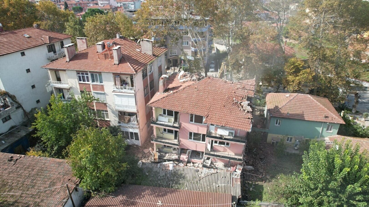 &#039;Sındırgı&#039;da hasarın büyümesinde zemin koşulları ve yapı tipi belirleyici oldu&#039;