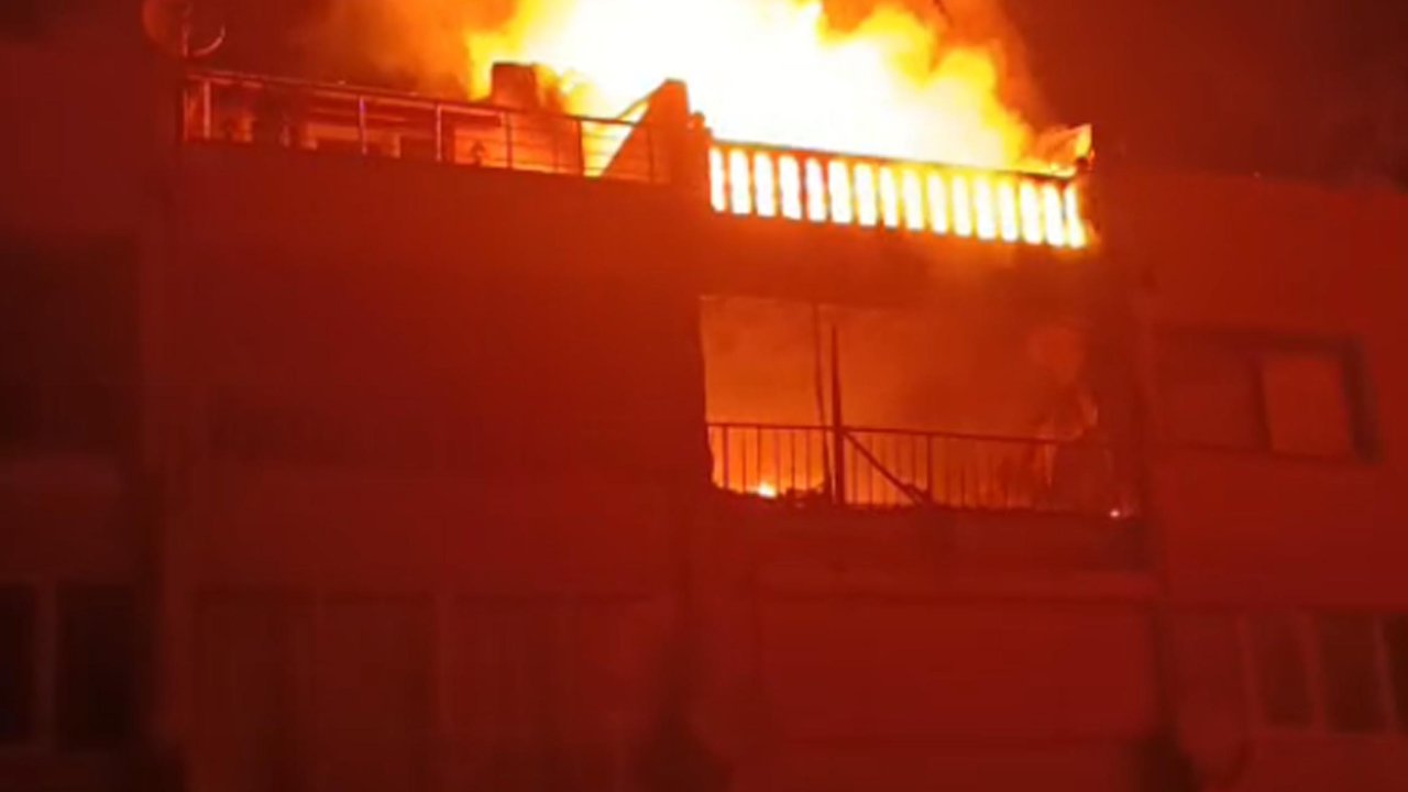 Tekirdağ&#039;da 3 katlı binada yangın