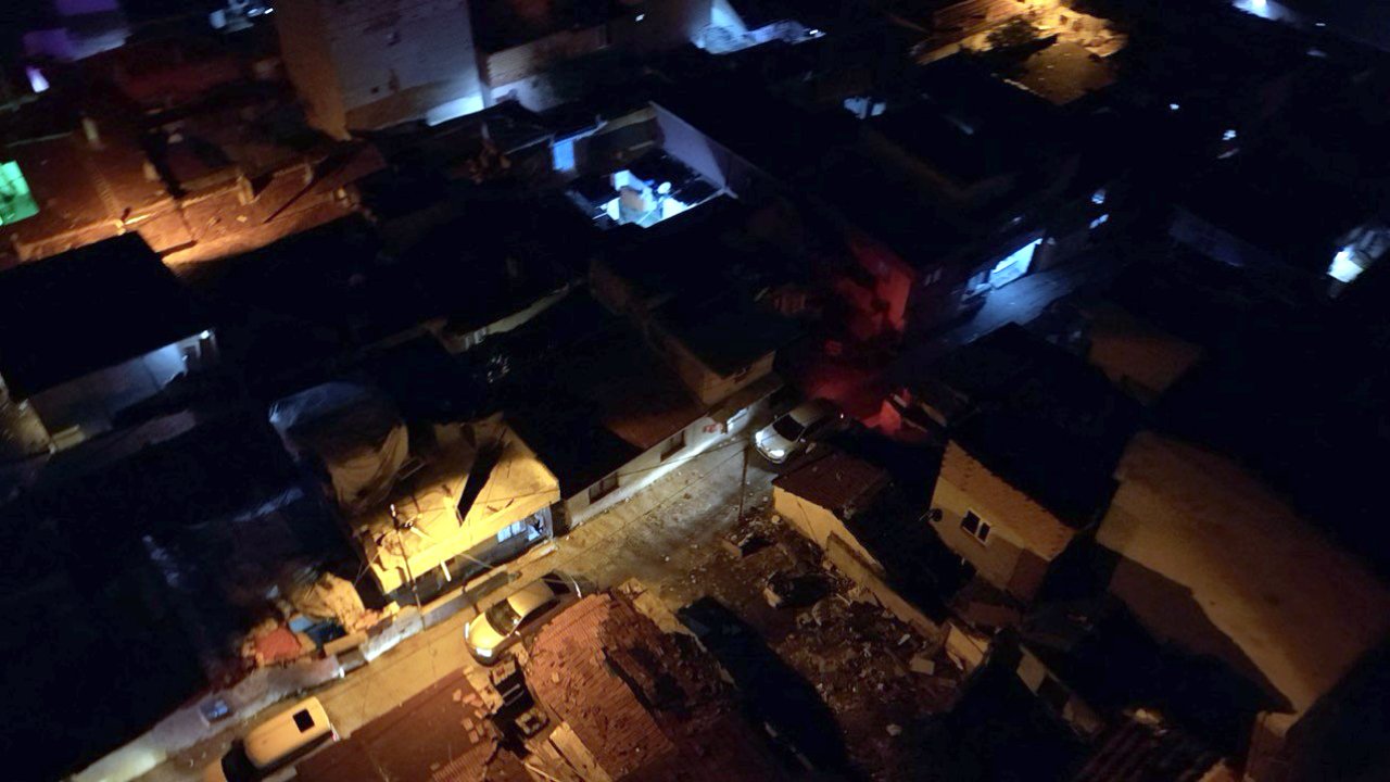 Tekirdağ&#039;da asayiş olaylarıyla anılan mahalleye 700 polisle şafak operasyonu