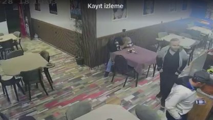 Tost yerken nefes borusuna yiyecek parçası kaçtı; yardım istediği anlar kamerada