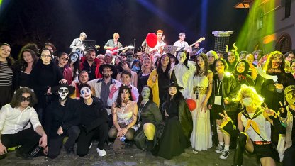 Üniversite öğrencilerinden tematik makyaj ve kıyafetlerle ‘korku gecesi’