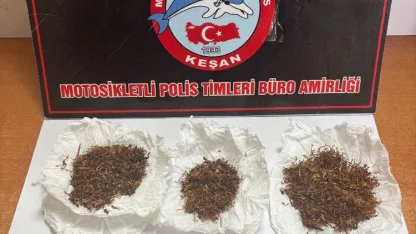 Üzerlerinde uyuşturucuyla yakalanan 4 kişiye gözaltı