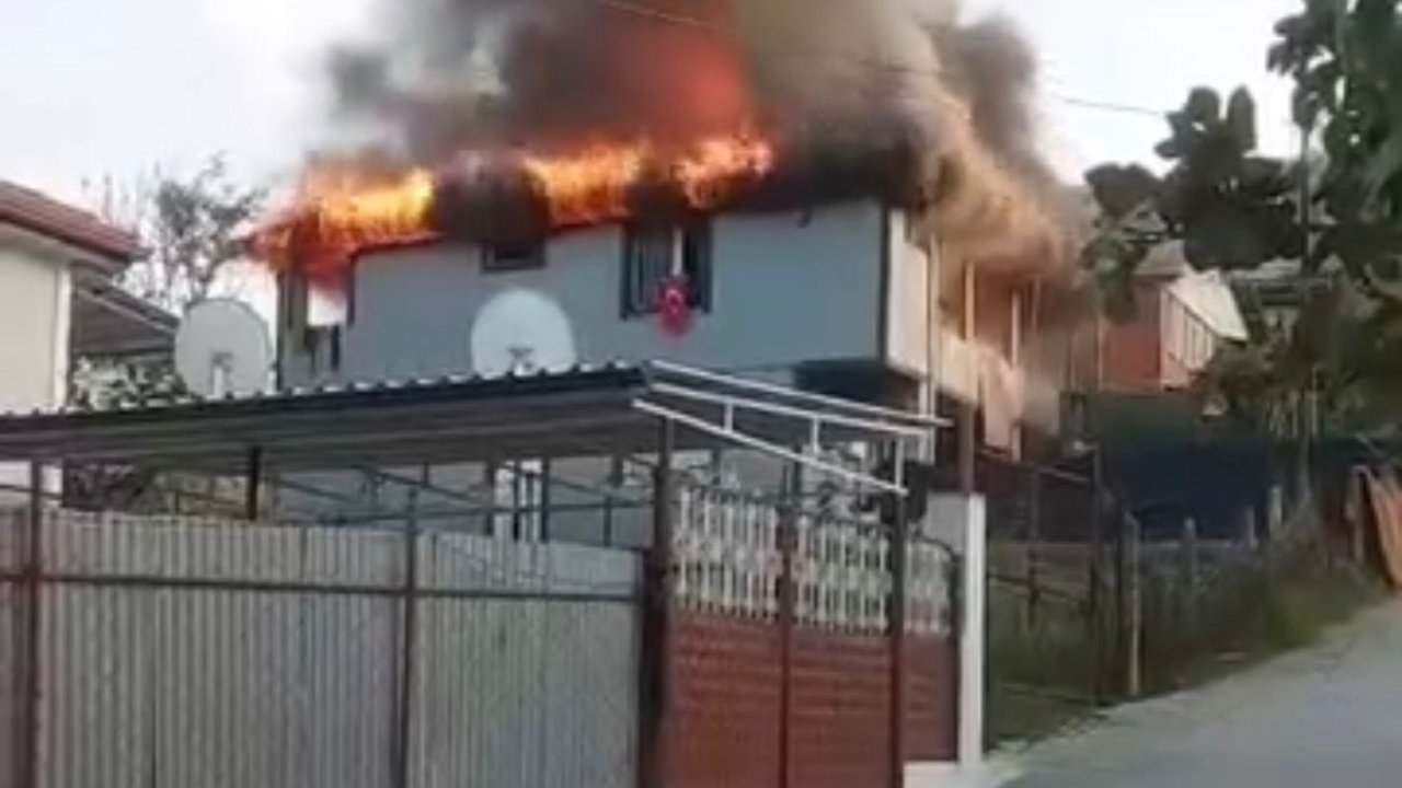 Yalova’da 2 katlı evde yangın