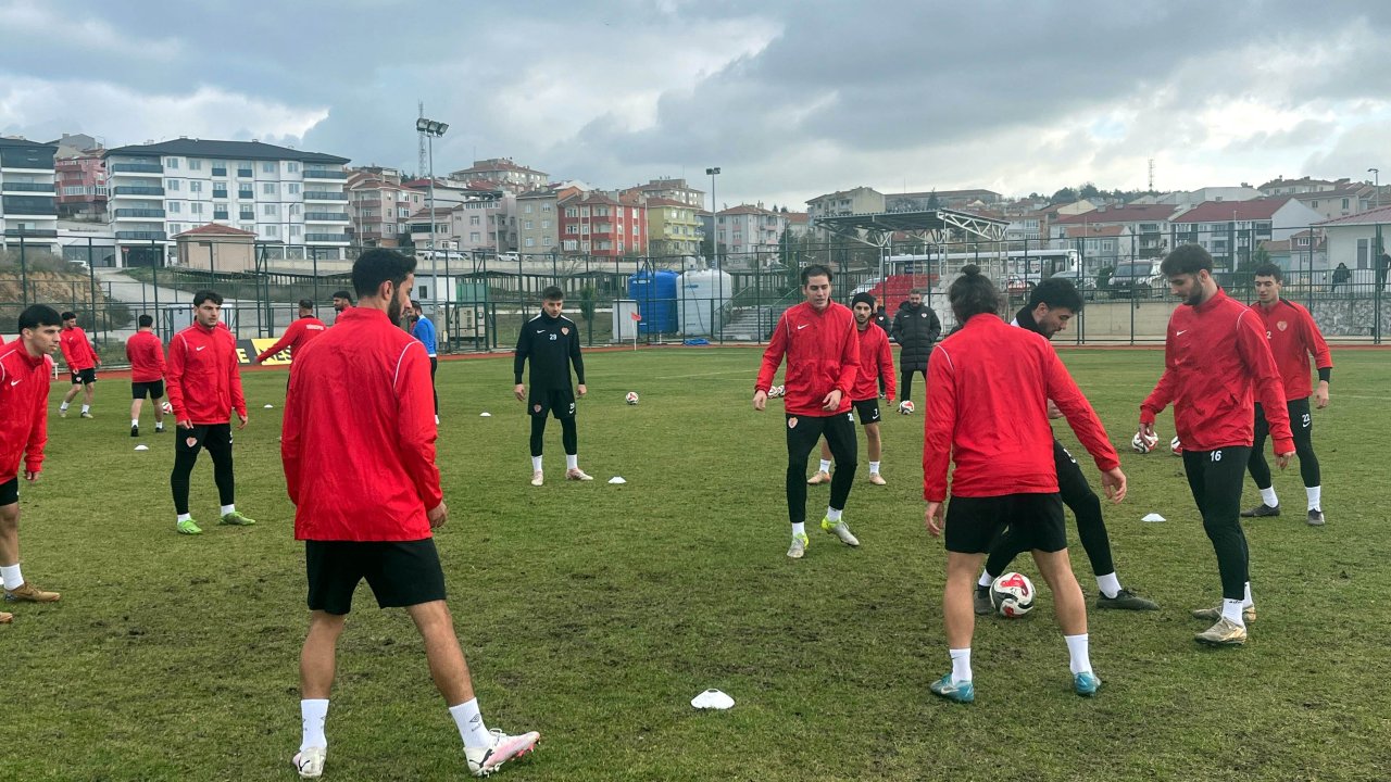 17 futbolcusu hak mahrumiyeti alan Edirnespor’da teknik direktörden destek çağrısı