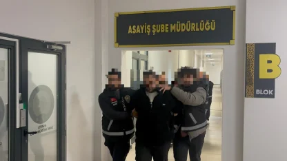 1'i futbolcu 3 kişinin yaralandığı silahlı kavgada 2 tutuklama