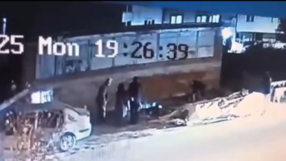 3 kişiye saldırıp ısıran köpek, tabancayla vuruldu; o anlar kamerada