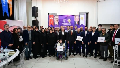 AK Parti’de 3 bin yeni üyeye rozetleri taktim edildi