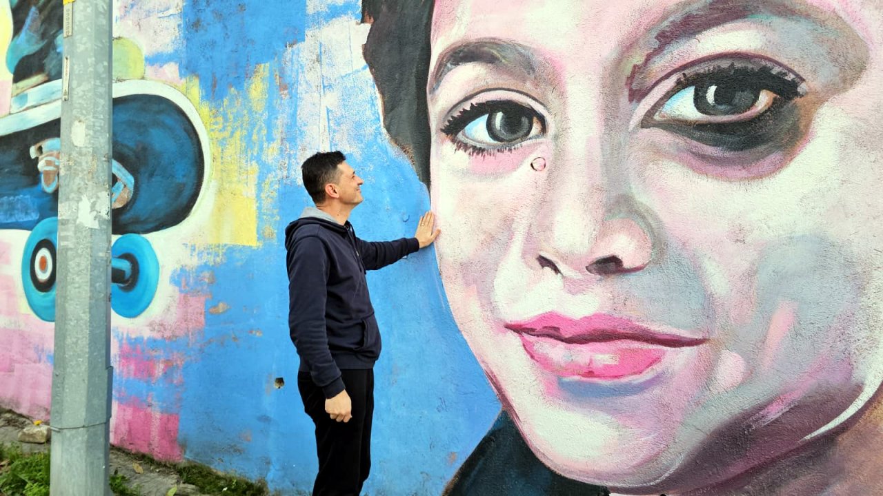 Andrea Minguzzi, oğlunun duvara çizilen resmini görünce gözyaşlarını tutamadı