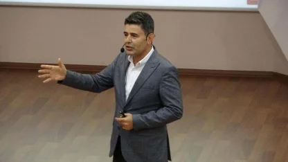 Bakan Yardımcısı Boyraz, Çanakkale'de öğrencilerle bir araya geldi