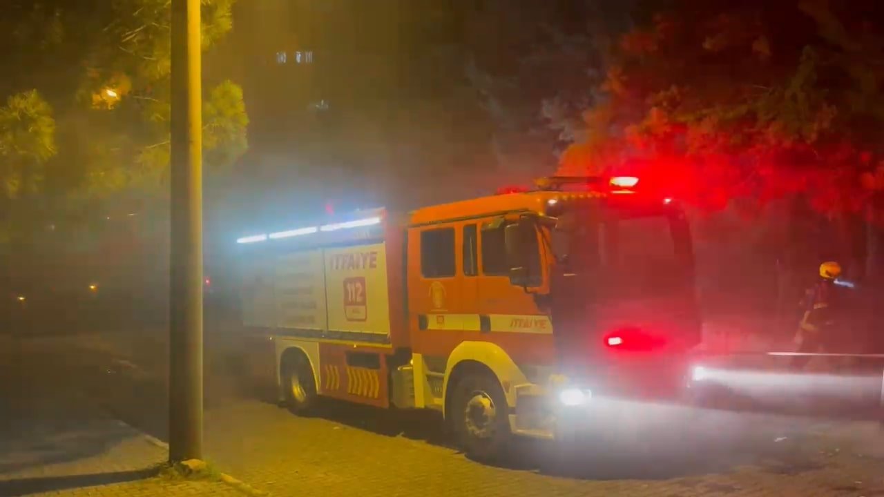 Balıkesir&#039;de restoranda yangın: 2 kişi dumandan etkilendi