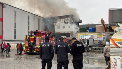 Beton santralinde çıkan yangında 2 işçi dumandan etkilendi