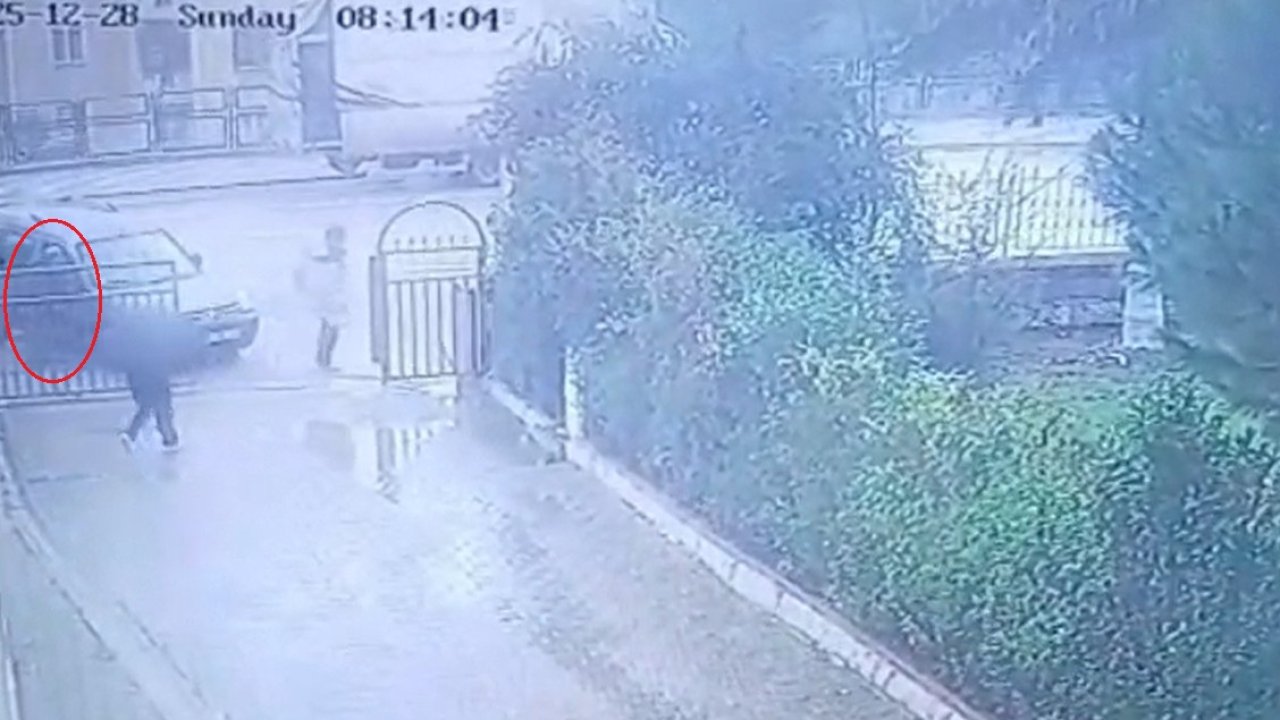 Binmek istediği hafif ticari araca otomobilin çarptığı kazada yaralandı