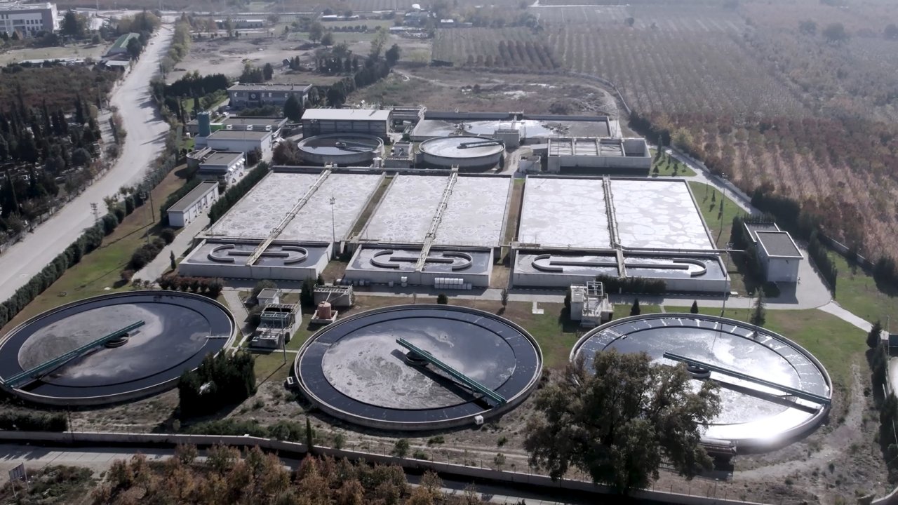 Bu tesiste yıllık 34 milyon metreküp atık su arıtılıp, ayda 1500 ton katı atık geri dönüştürülüyor
