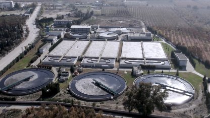 Bu tesiste yıllık 34 milyon metreküp atık su arıtılıp, ayda 1500 ton katı atık geri dönüştürülüyor