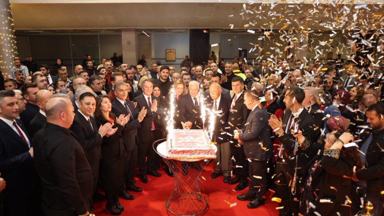 Bursa Büyükşehir Belediyesi personeli yeni yıl kutlamasında bir araya geldi