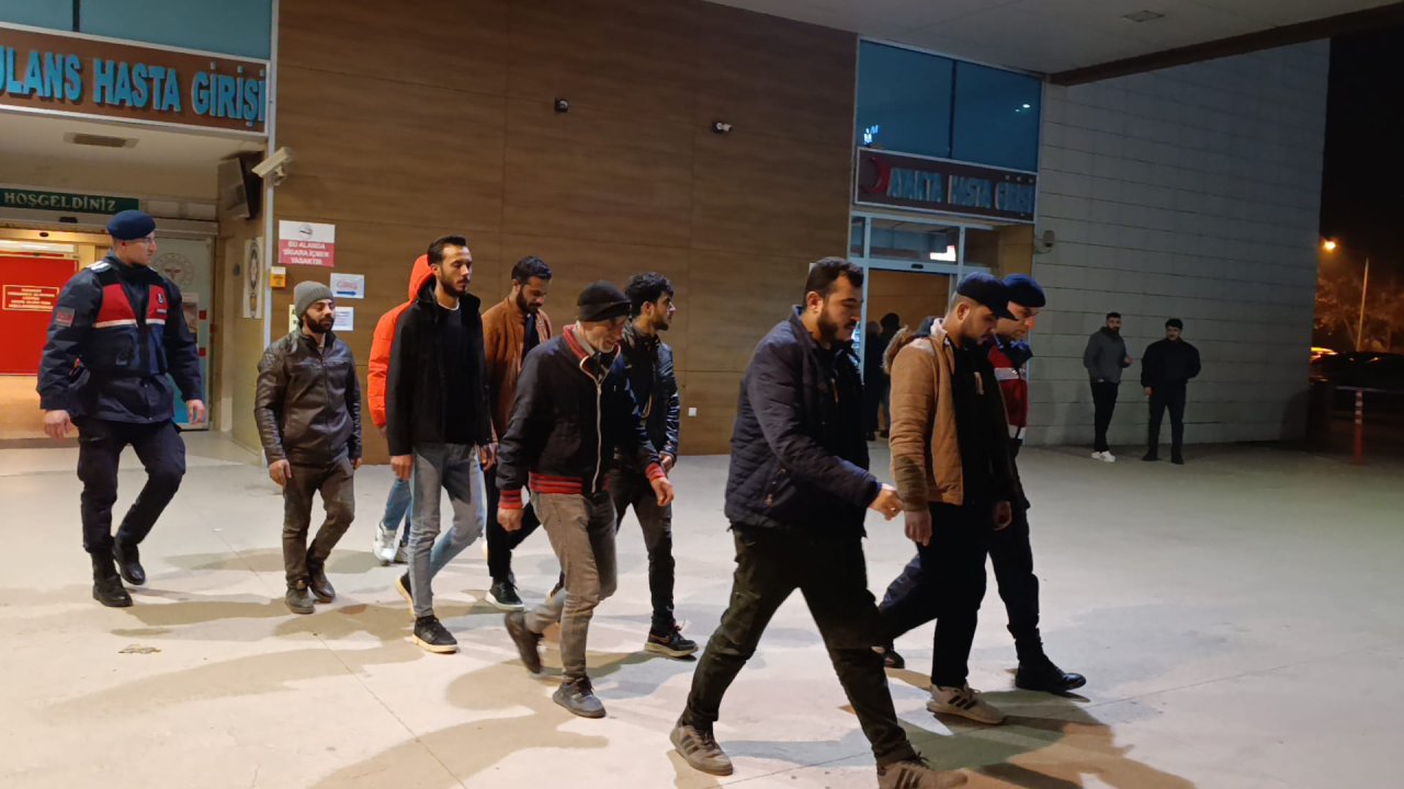 Bursa&#039;da 8 kaçak göçmen yakalandı