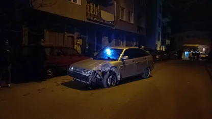 Bursa'da hafif ticari araç ile otomobil çarpıştı: 2 yaralı
