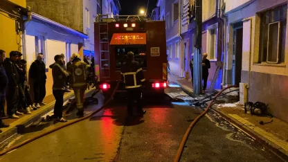 Bursa'da iki katlı binanın çatısı yandı