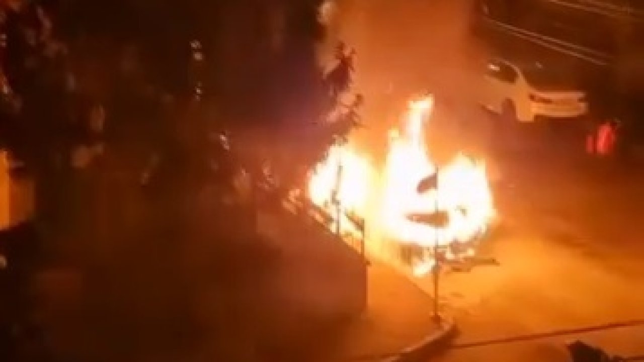 Bursa'da seyir halinde yanan otomobil alev topuna döndü