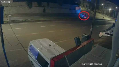 Bursa'da takla atan otomobil, direğe çarptı; Kaza anı kamerada