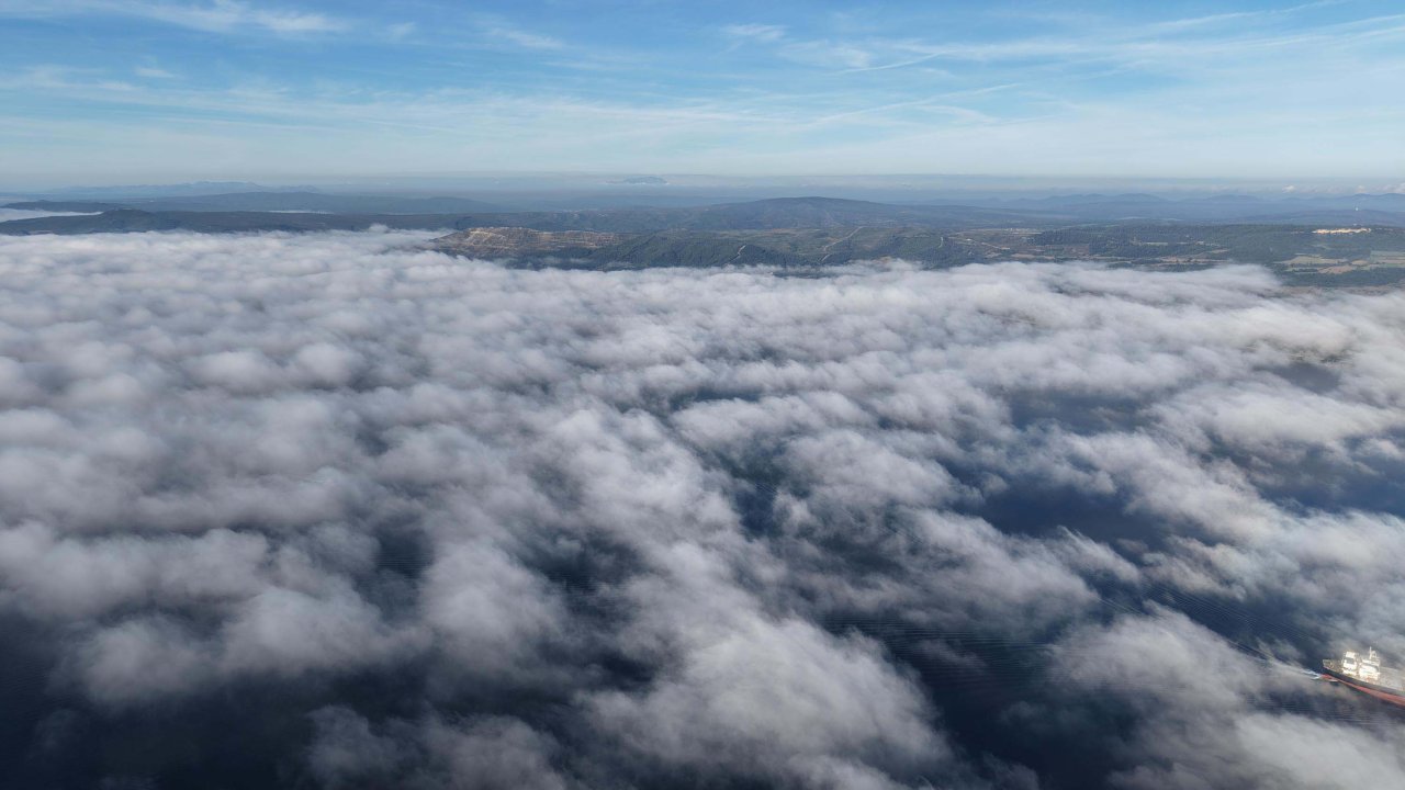 Çanakkale Boğazı, sis nedeniyle çift yönlü olarak ulaşıma kapatıldı