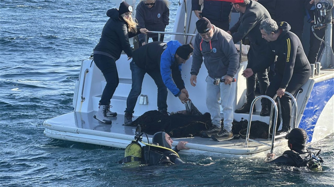 Çanakkale Boğazı&#039;nda hayalet ağ temizliği yapıldı