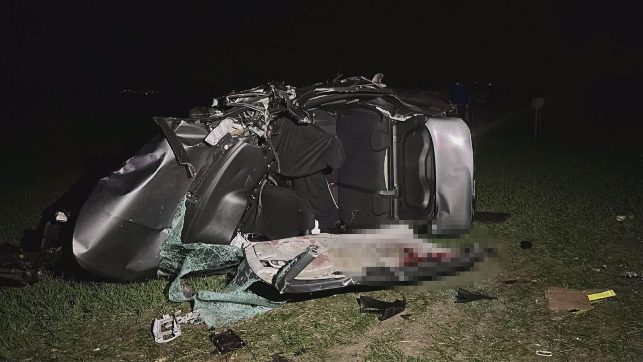 Çanakkale'de 2 otomobil çarpıştı: 5 ölü, 1 yaralı