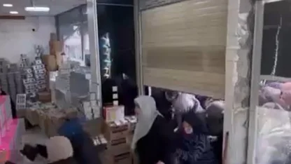 Çeyiz mağazası açılışında izdiham