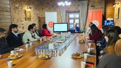 Cumhurbaşkanlığı İletişim Başkanlığı Bursa Bölge Müdürü Gölbaşı, uluslararası öğrencilerle bir araya geldi