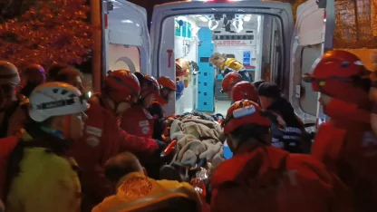 Doğa yürüyüşünde yüksekten kayalık bölgeye düştüler: 1 ölü, 1 yaralı