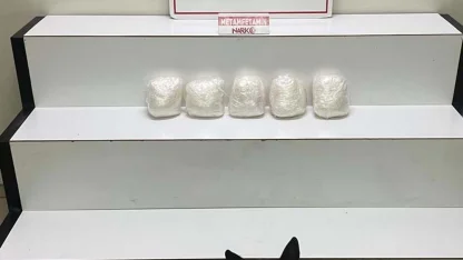 Durdurulan otomobilden 5 kilo metamfetamin çıktı; 4 gözaltı